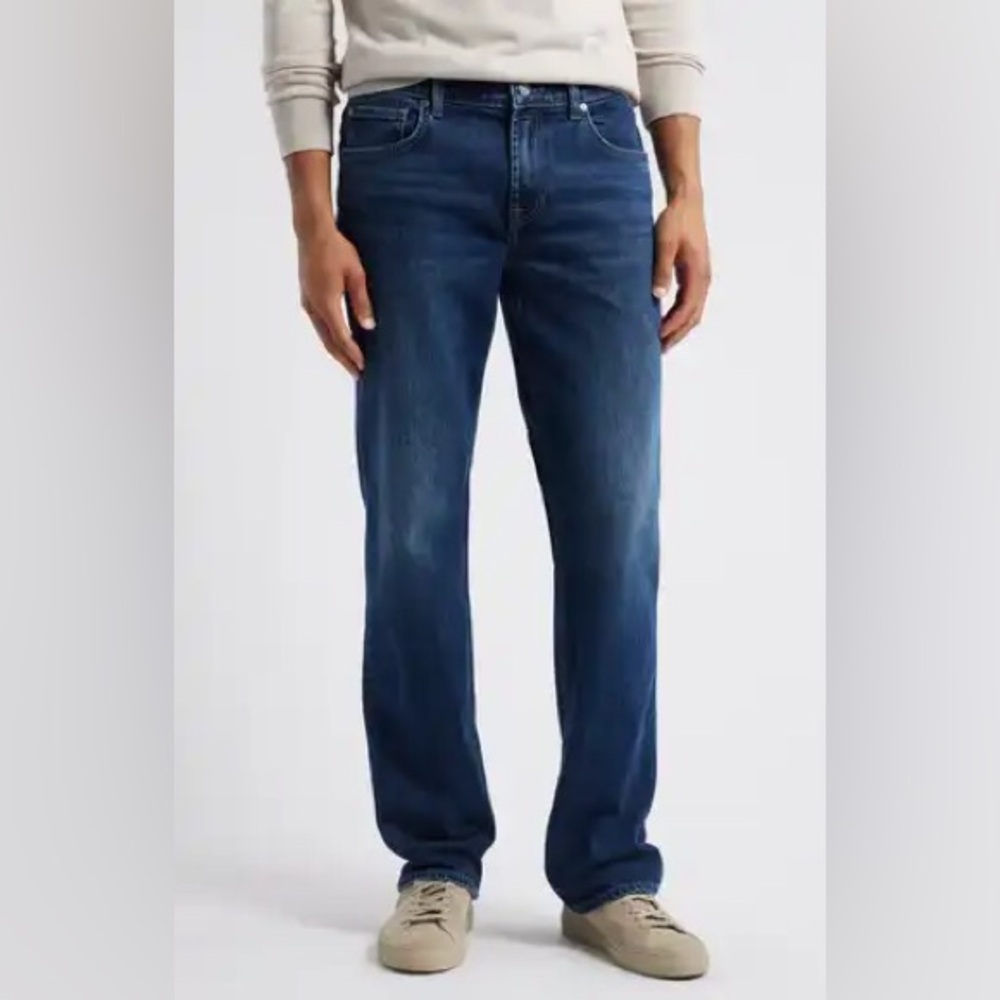 Talis Size: EUR 44 / IT 50
Classic straight-leg jeans in a versatile dark blue